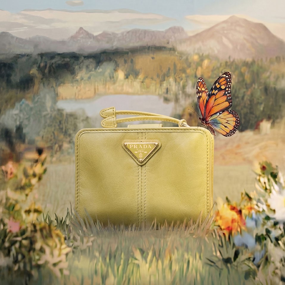 ダークブラウン ベルト付 プラダ バックル レザー バッグ | PRADA