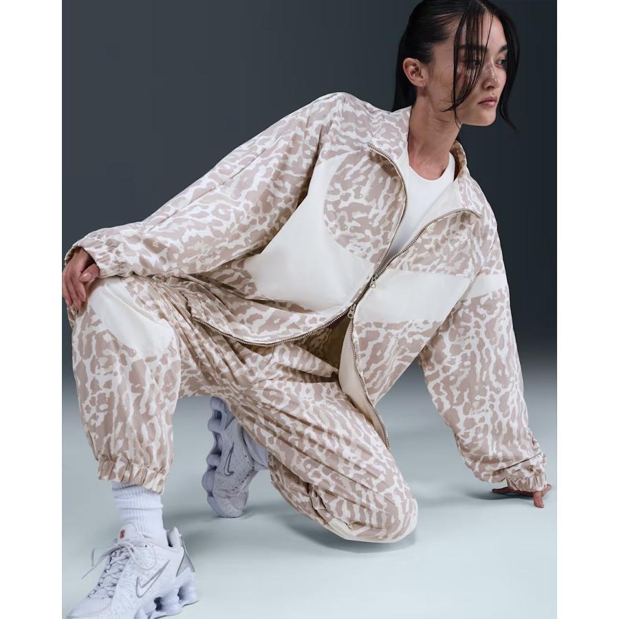 NIKE（ナイキ） ジャージ トラックジャケット レディース ヒョウ柄
