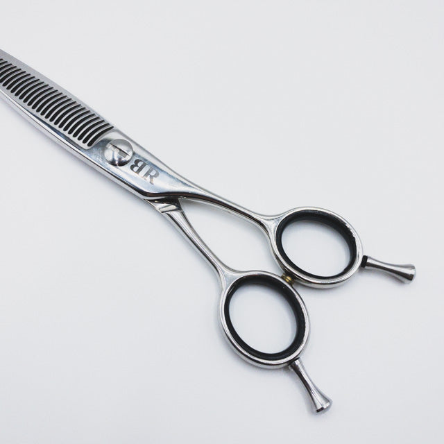 快適に切れる理美容師プロ用セニングシザー跡が残りづらい人気の溝無し