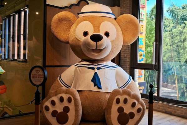 上海】ディズニータウンでダッフィーの大きなぬいぐるみ！ | Trip.com 上海