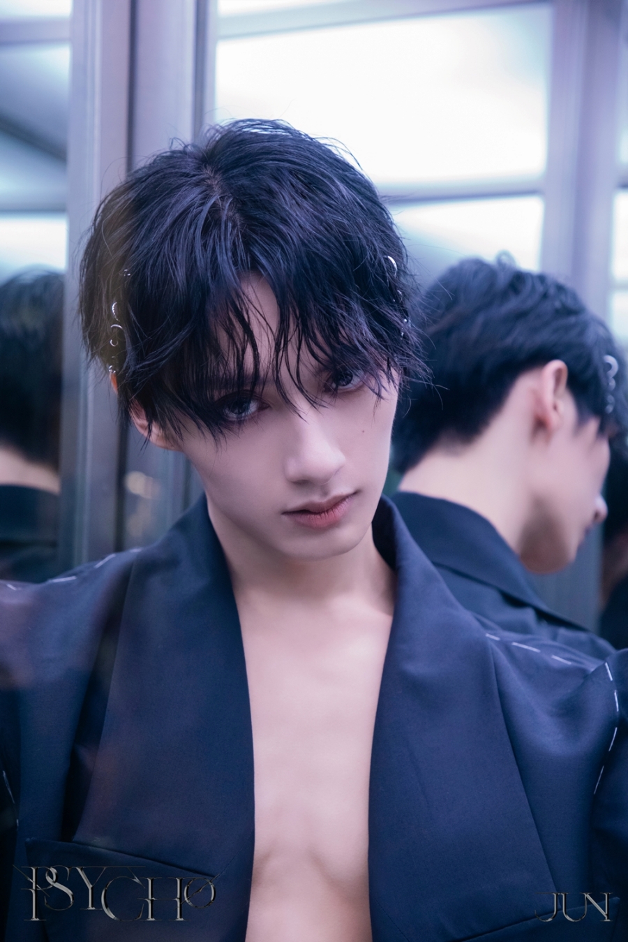 SEVENTEENジュン、中国ソロ曲のコンセプトフォト公開…黒と白のカリスマ