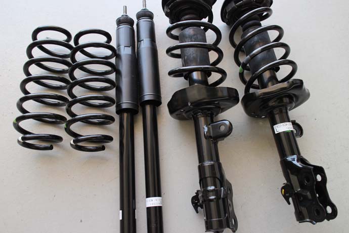 ステップワゴン RK5 の純正サスペンション交換と四輪アライメント